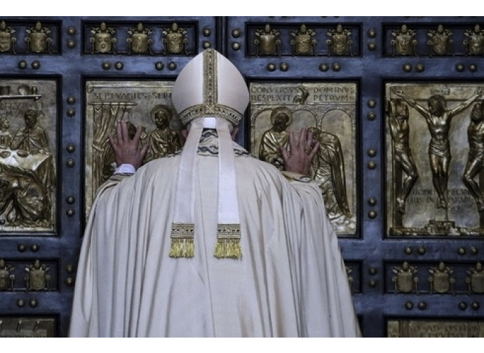 Papa Francesco apre la Porta Santa Papa Francesco apre la Porta Santa