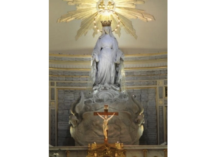 L'altare del Santuario di Nostra Signora della Medaglia Miracolosa di rue du Bac a Parigi