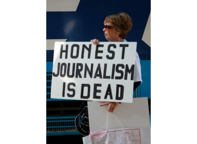 "Il giornalismo onesto è morto" "Il giornalismo onesto è morto"
