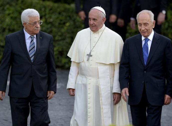 Le Vatican veut-il devenir l'ONU ? Papa-francesco-abu-mazen-e-peres-large