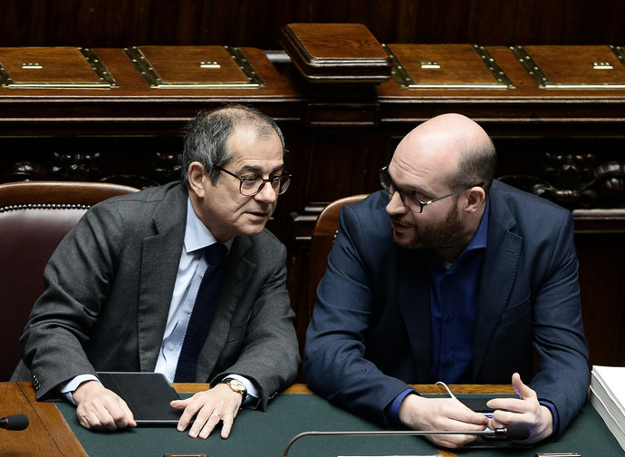 I ministri dell'Economia, Tria, e della Famiglia, Fontana. e I ministri dell'Economia, Tria, e della Famiglia, Fontana. e