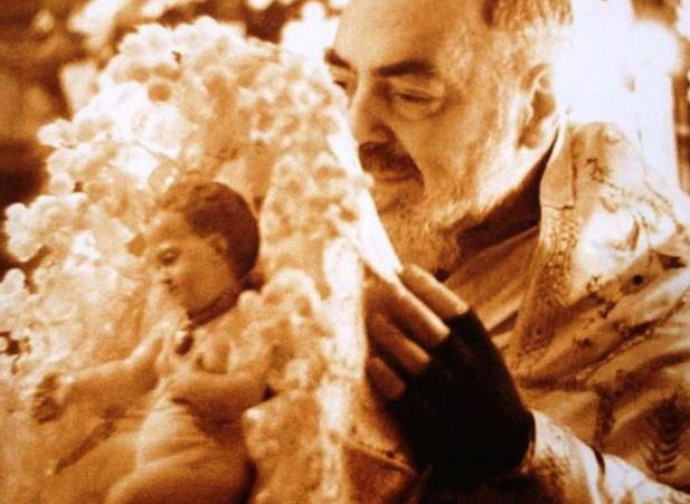 Padre Pio con Bambinello Padre Pio con Bambinello