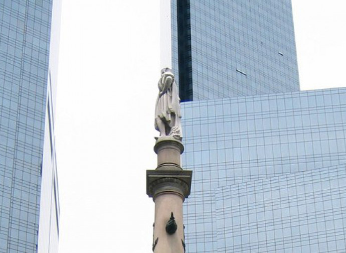 Colombo fra i grattacieli. Columbus Circle, New York Colombo fra i grattacieli. Columbus Circle, New York