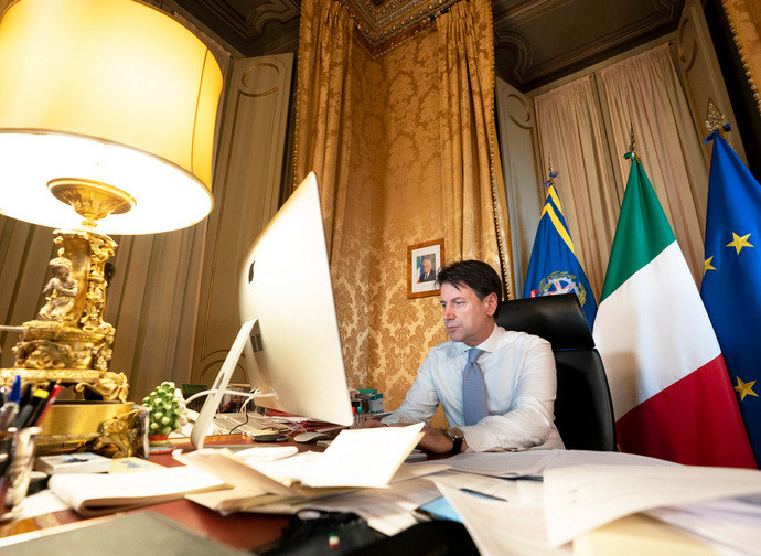 Il presidente del Consiglio Conte Il presidente del Consiglio Conte