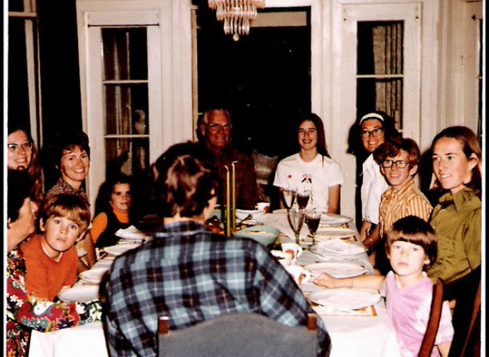 Famiglia a tavola (negli anni 70) Famiglia a tavola (negli anni 70)