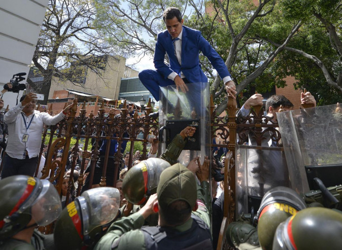 Risultati immagini per Tentato golpe al parlamento venzuelano