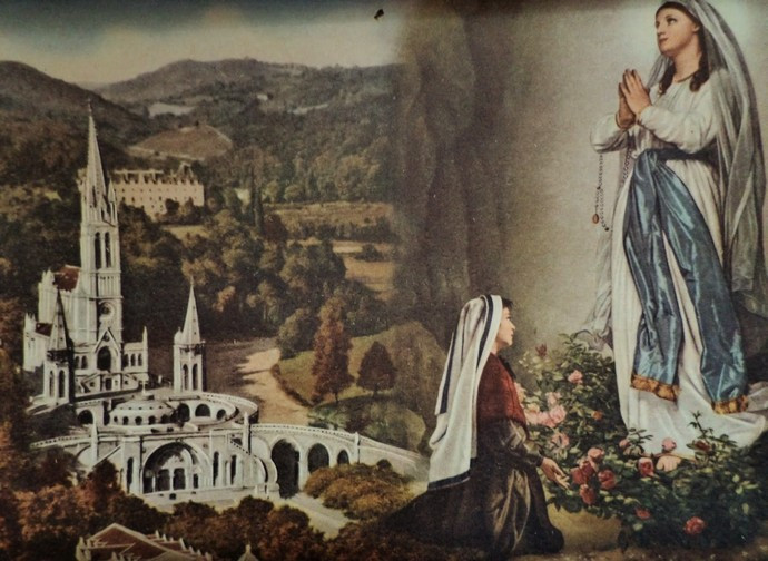 Risultato immagini per Beata Vergine Maria di Lourdes