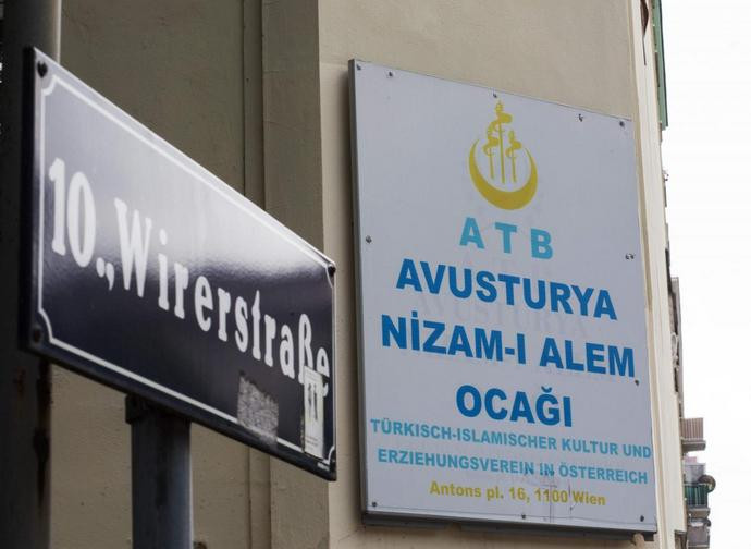 Una delle moschee viennesi chiusa Una delle moschee viennesi chiusa