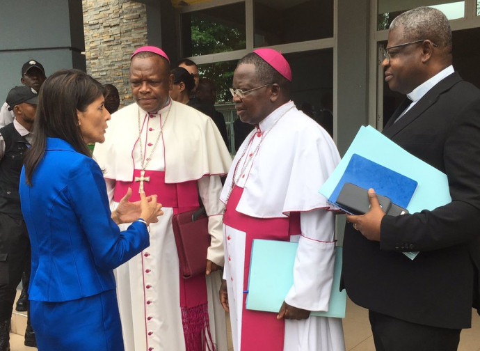 Nikki Haley media con i vescovi del Congo Nikki Haley media con i vescovi del Congo