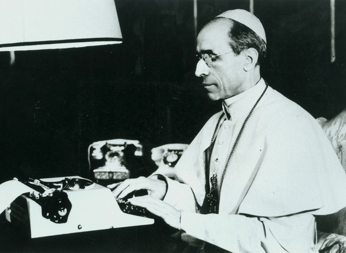 Pio XII al lavoro Pio XII al lavoro