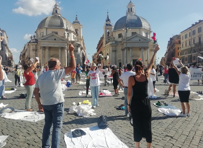 Un momento della manifestazione a Roma dei docenti precari Un momento della manifestazione a Roma dei docenti precari