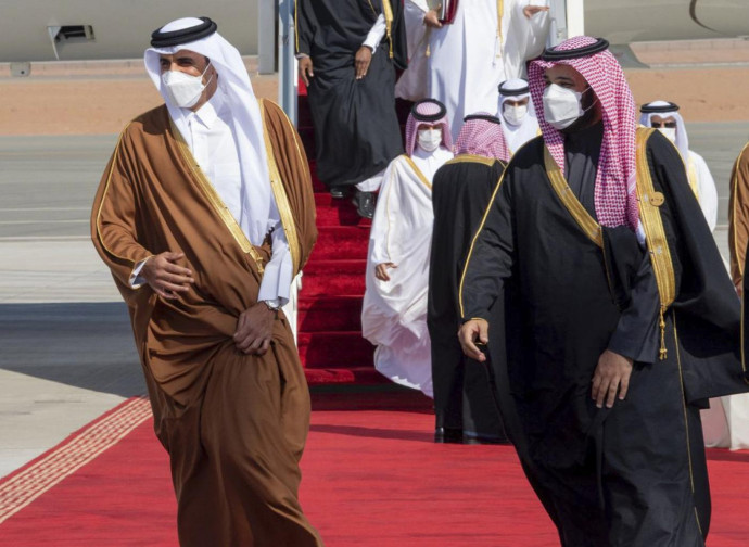 Il principe saudita Mohammed bin Salman e l'emiro del Qatar Tamim bin Hamad al-Thani Il principe saudita Mohammed bin Salman e l'emiro del Qatar Tamim bin Hamad al-Thani