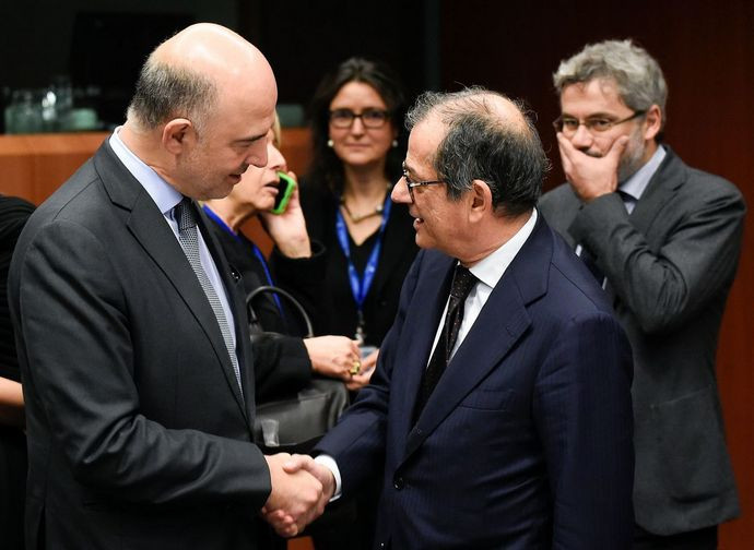 Il ministro Tria all'Eurogruppo a colloquio con il Commissario UE Moscovici Il ministro Tria all'Eurogruppo a colloquio con il Commissario UE Moscovici
